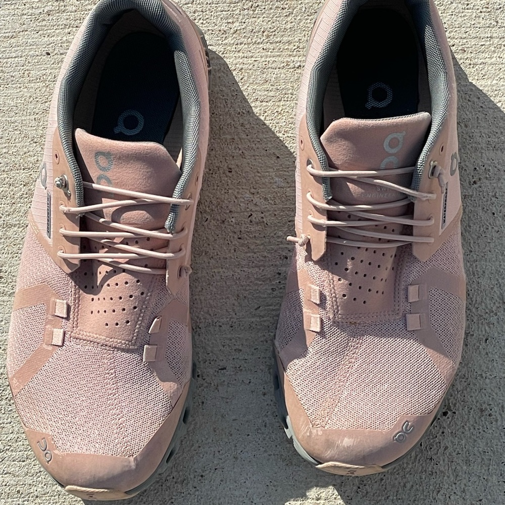 Womens’ On Cloud - Size 9 - waterproof